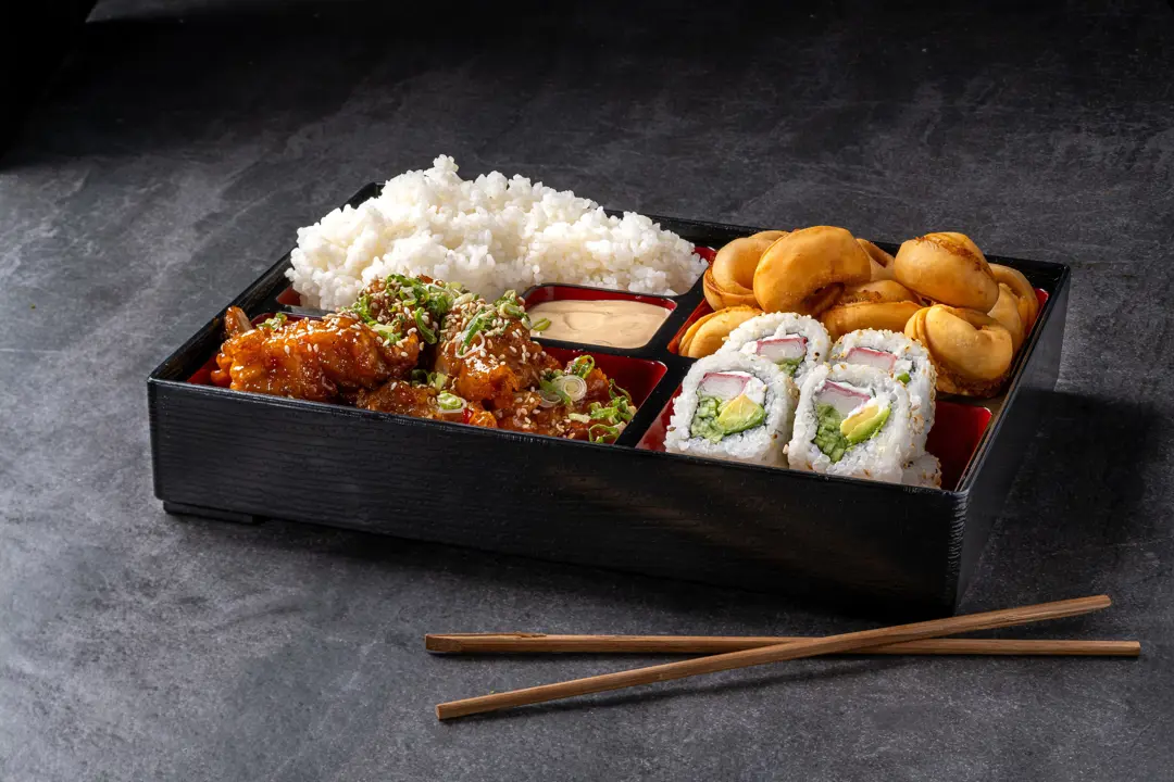 Karışık Bento Box — Vibe Sushi İzmir Buca sushi fotoğraf çekimi, açılı çekim | Mert Akdurak