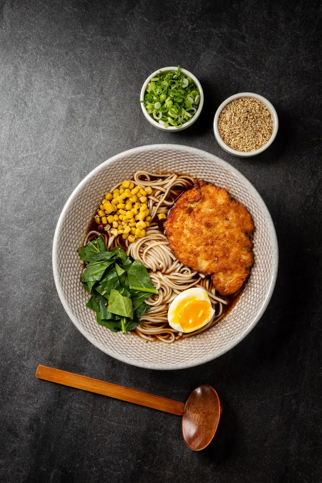 Tavuk Katsu Ramen — Vibe Sushi İzmir Buca sushi fotoğraf çekimi, tepeden çekim | Mert Akdurak