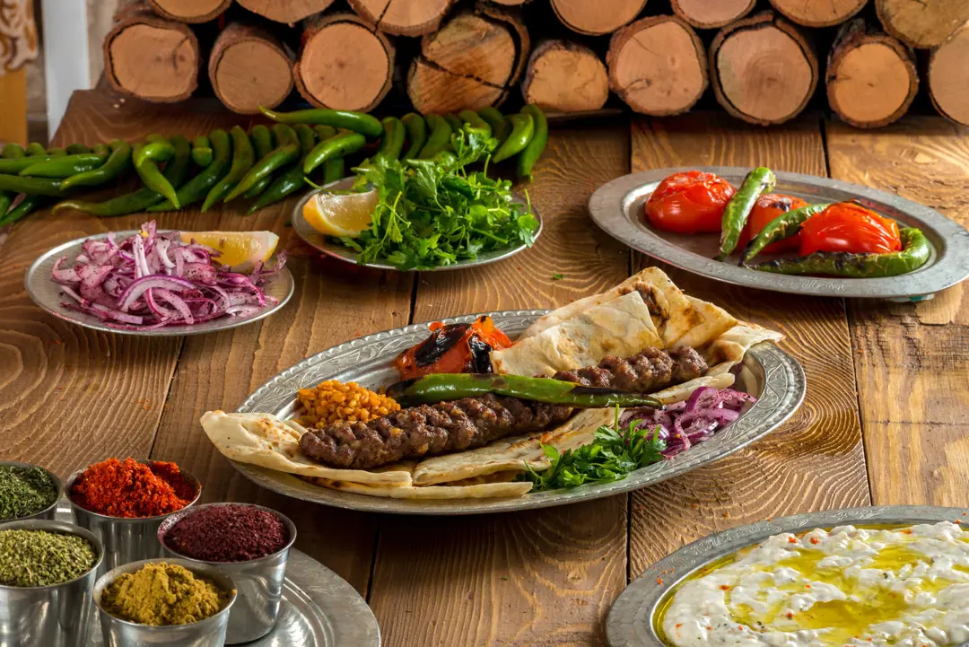 Gıda Fotoğraf Çekimi İzmir — Antepli Ramazan Usta Doku Kontrastı — mertakdurak.com