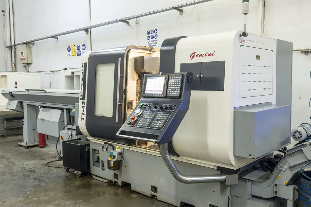 Fabrika Fotoğraf Çekimi İzmir — Sertçelik CNC Makine Detayları — mertakdurak.com