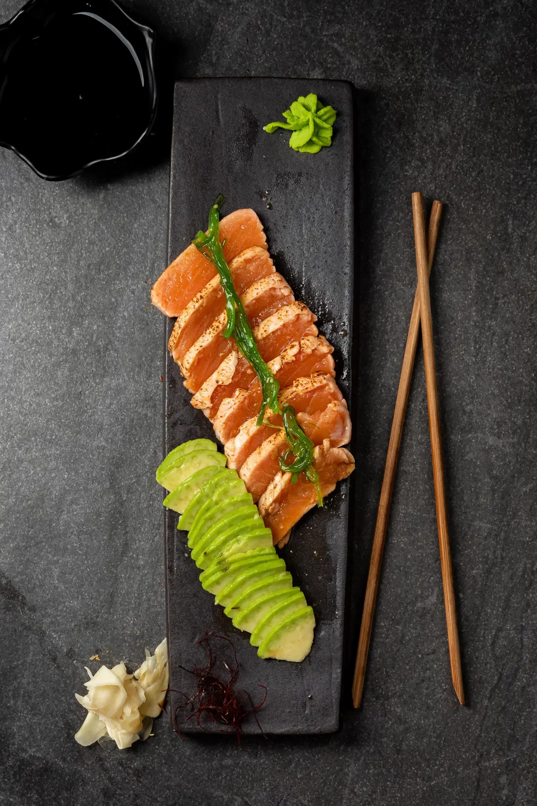 Somon Tataki — Vibe Sushi İzmir Buca sushi fotoğraf çekimi, tepeden çekim | Mert Akdurak