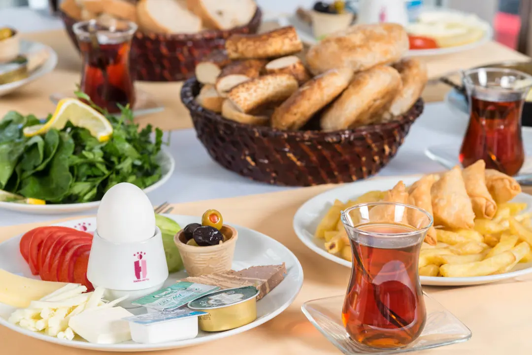 Mimari Fotoğraf Çekimi İzmir — Hotel İsmira Dış Mekan Aydınlatması — mertakdurak.com