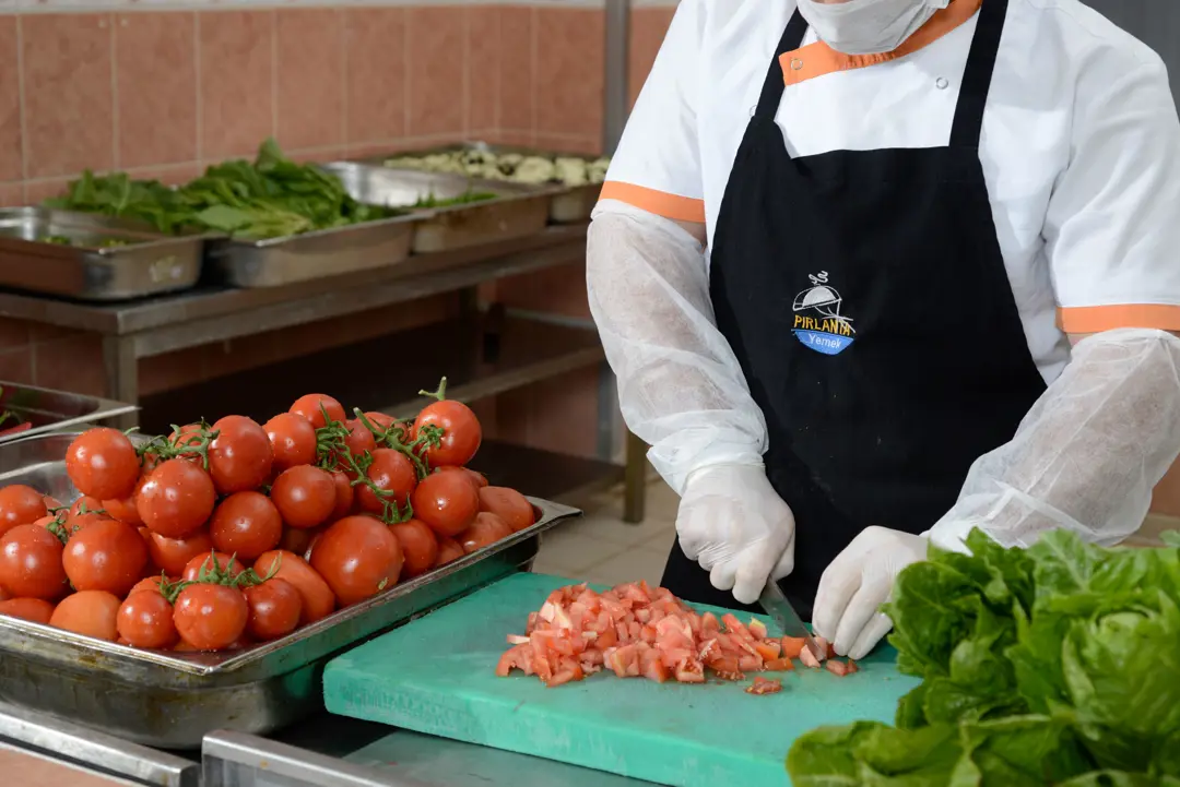 Fabrika Fotoğraf Çekimi İzmir — Pırlanta Yemek Düzenli Kompozisyon — mertakdurak.com