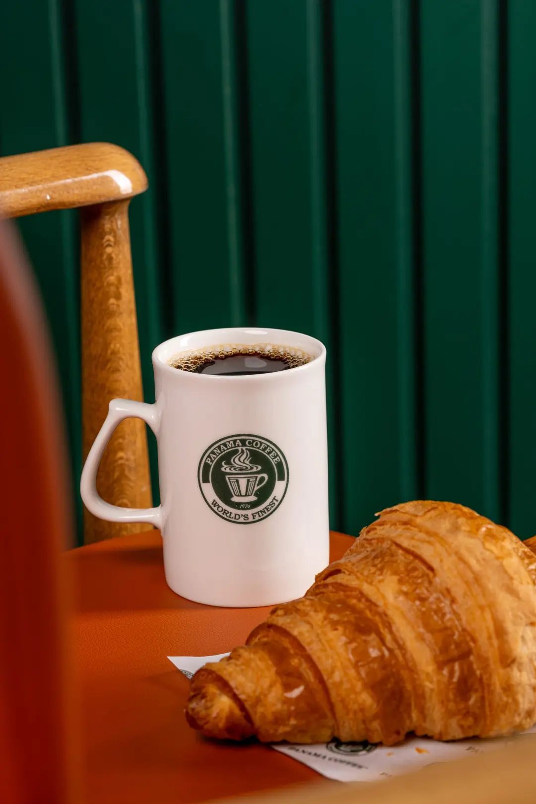 Panama Coffee yaz menüsü kapak adayı, markalı içecekler yaz hissiyle — İzmir konsept still life fotoğrafı, Mert Akdurak