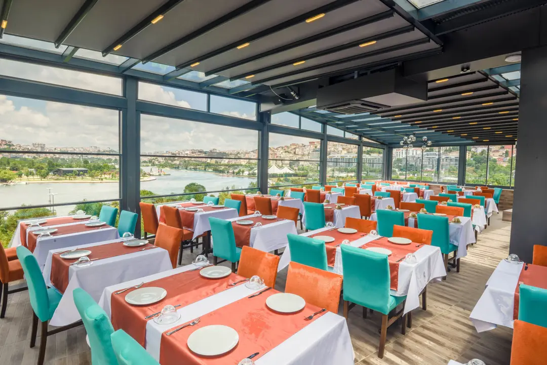 Mimari Fotoğraf Çekimi İzmir — Mayla Golden Horn Hotel Çevre İlişkisi — mertakdurak.com