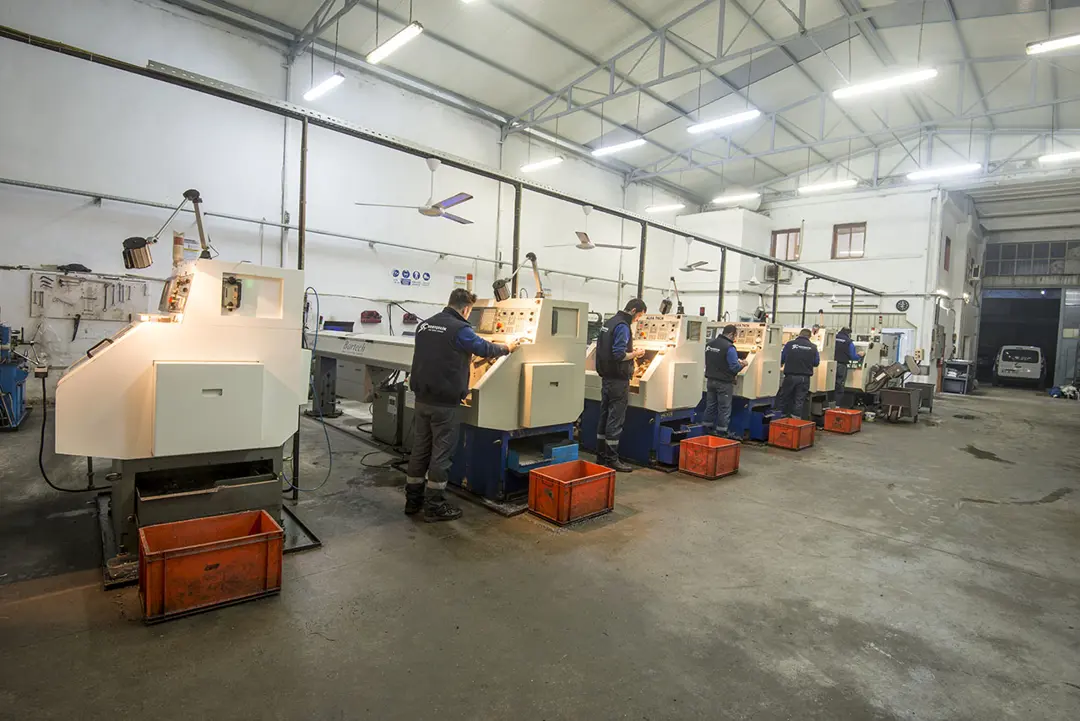 Fabrika Fotoğraf Çekimi İzmir — Sertçelik CNC Fabrika Atmosferi — mertakdurak.com