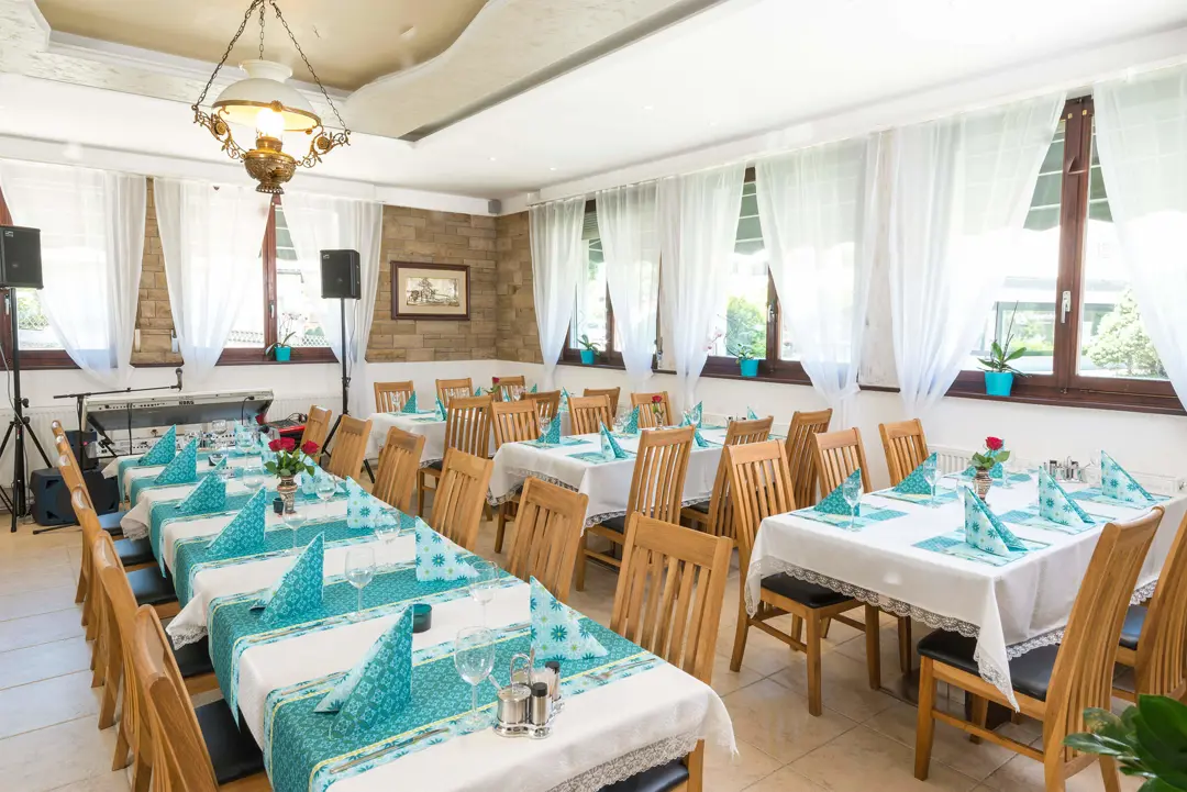 Mimari Fotoğraf Çekimi İzmir — Orient Grill Çevre ve Bina Uyumu — mertakdurak.com
