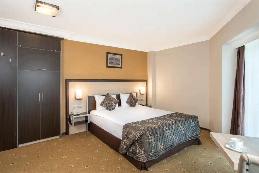 Mimari Fotoğraf Çekimi İzmir — Hotel İsmira Profesyonel Mimari Çekim — mertakdurak.com