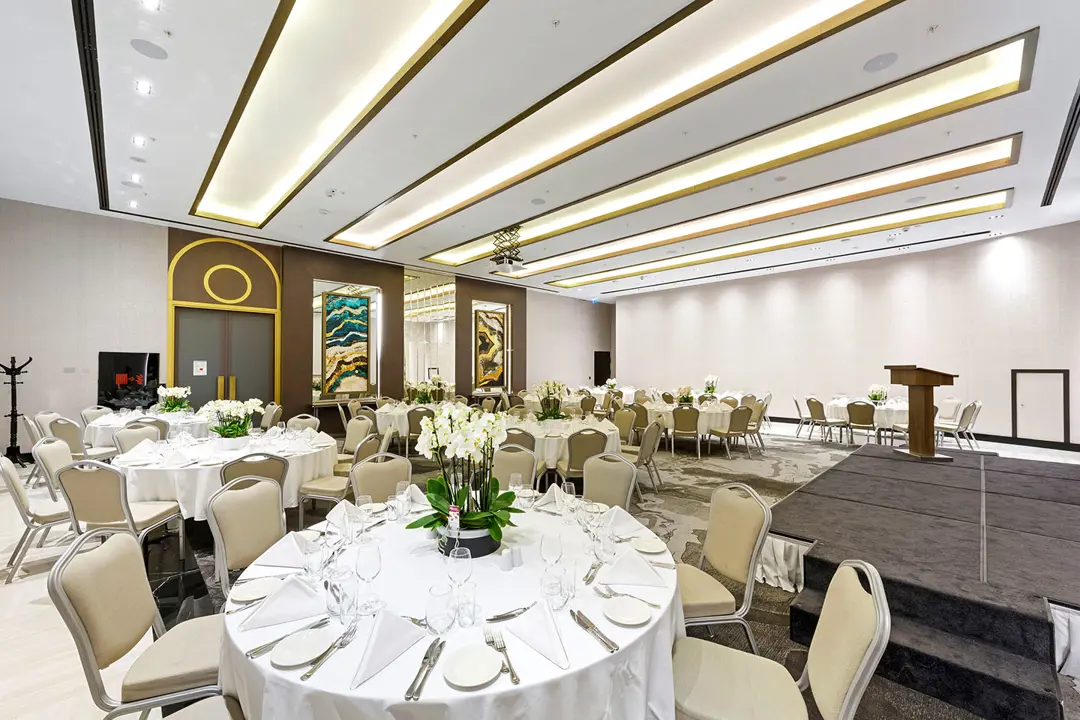 Mimari Fotoğraf Çekimi İzmir — Radisson Otel Perspektif Detayı — mertakdurak.com