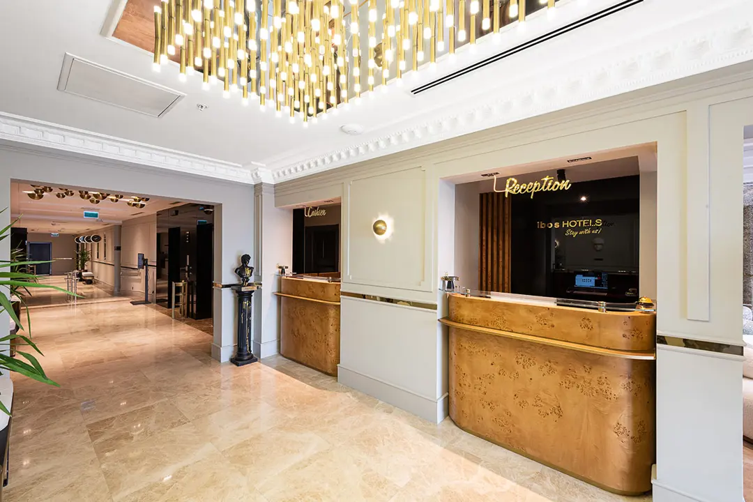 Mimari Fotoğraf Çekimi İzmir — İBOS Hotel Ayna Yansımaları — mertakdurak.com — 19