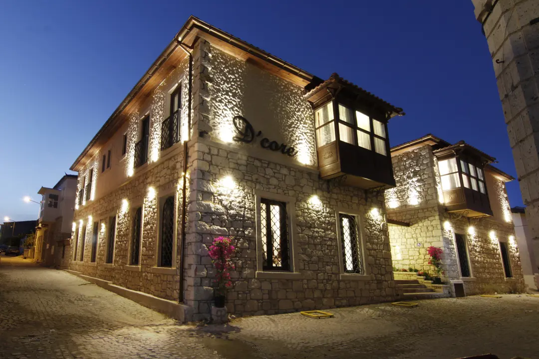 Mimari Fotoğraf Çekimi İzmir — D'Core Alaçatı Hotel Dış Mekan Kompozisyonu — mertakdurak.com