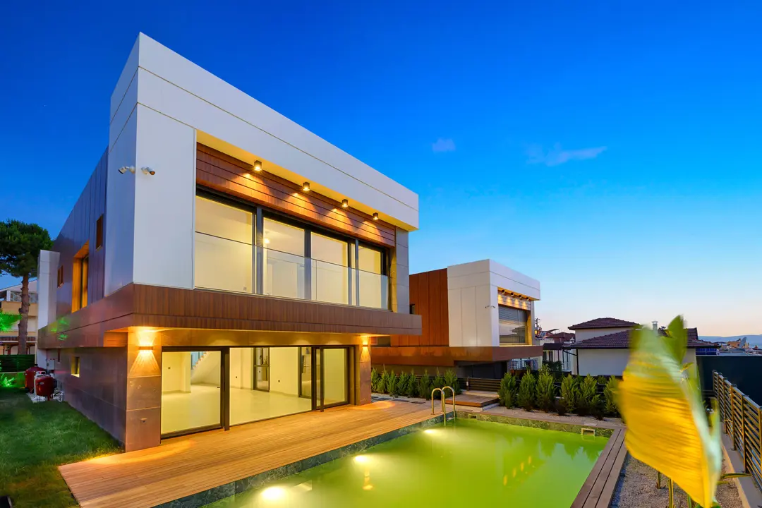 Mimari Fotoğraf Çekimi İzmir — FERESMA Kuşadası Villa Geniş Cam Yüzeyler — mertakdurak.com
