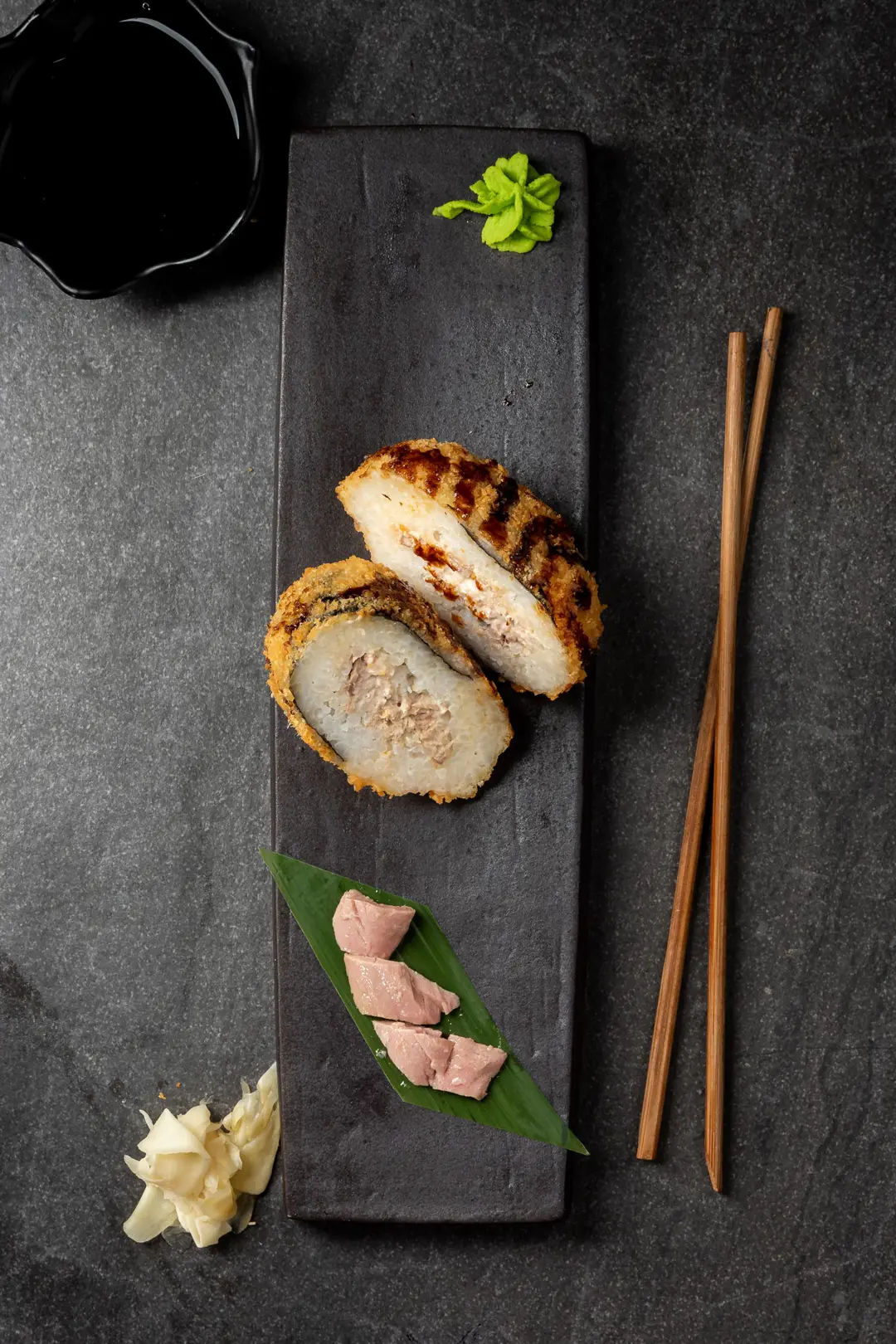 Kızarmış Sushi Roll — Vibe Sushi İzmir Buca sushi fotoğraf çekimi, tepeden çekim | Mert Akdurak