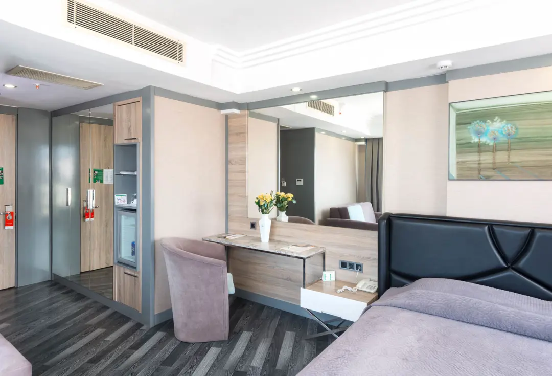 Mimari Fotoğraf Çekimi İzmir — Marla Hotel Şehir Manzarası — mertakdurak.com