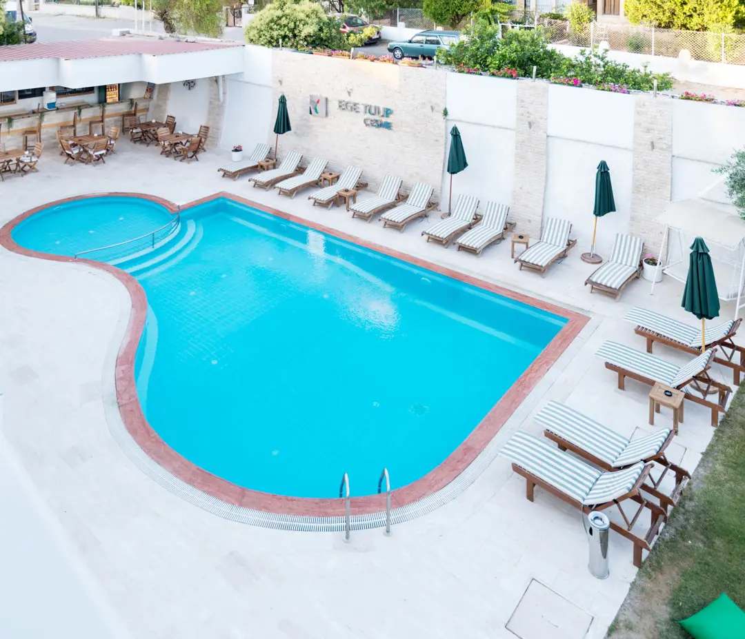 Mimari Fotoğraf Çekimi İzmir — Ege Tulip Hotel Gece Aydınlatması ve Havuz Detayı — mertakdurak.com — 13