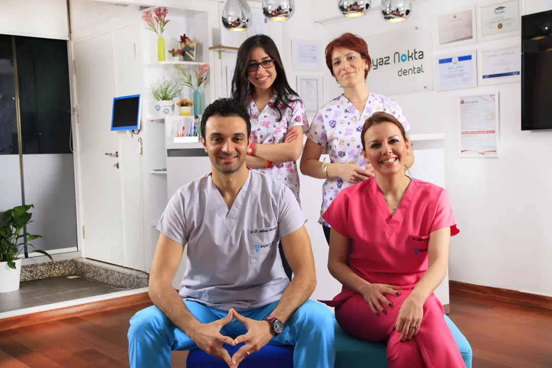 Fabrika Fotoğraf Çekimi İzmir — Beyaz Nokta Dental Hasta Odaklı Kompozisyon — mertakdurak.com