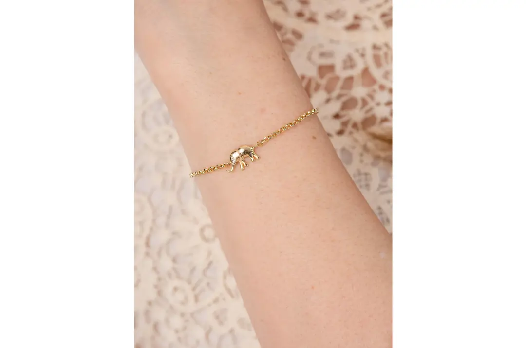 Takı Fotoğraf Çekimi İzmir — LEI Jewellery Altın Bileklik Detayı — mertakdurak.com — 11