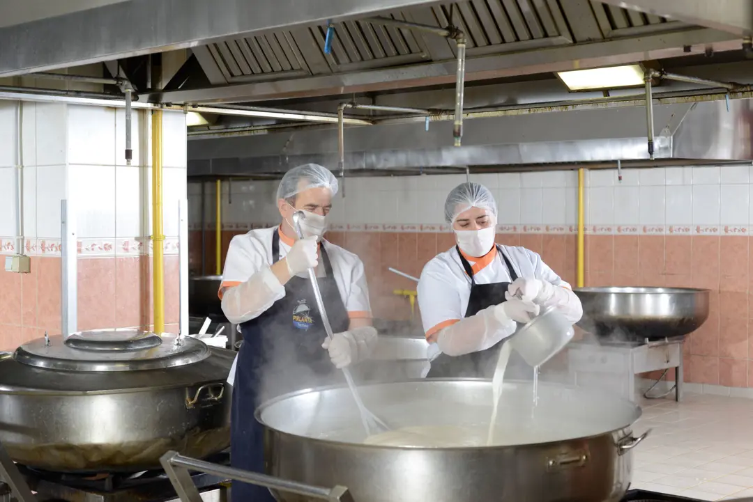 Fabrika Fotoğraf Çekimi İzmir — Pırlanta Yemek Endüstriyel Tasarım — mertakdurak.com