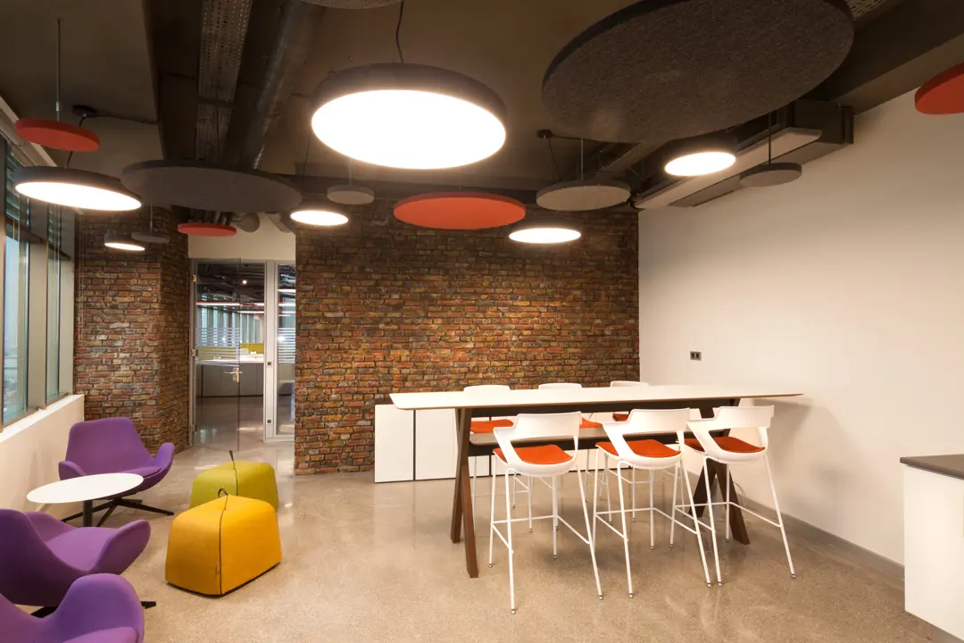 Mimari Fotoğraf Çekimi İzmir — FarPlast Modern Ofis Tasarımı — mertakdurak.com