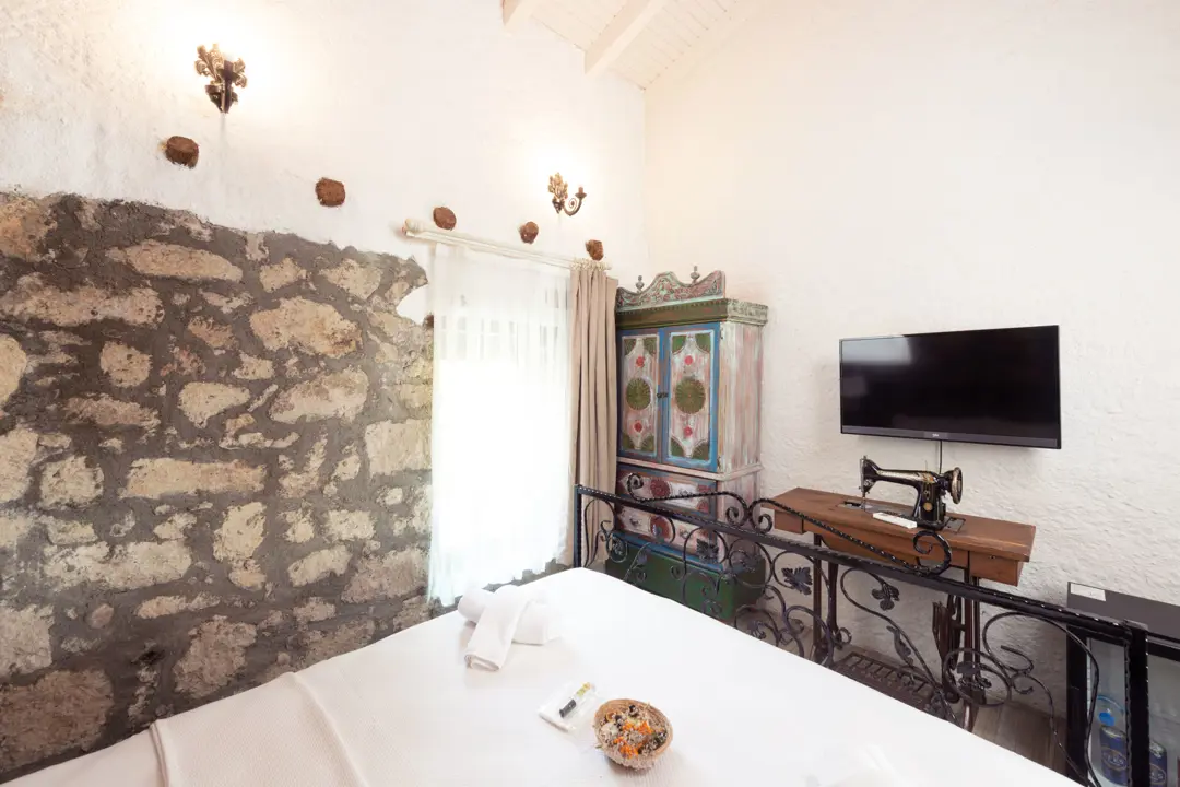 Mimari Fotoğraf Çekimi İzmir — Mahzen Butik Otel Otantik ve Modern Uyum — mertakdurak.com