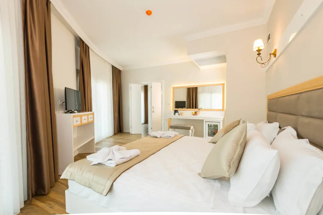 Mimari Fotoğraf Çekimi İzmir — AS Hotel Işık ve Gölge Kontrastı — mertakdurak.com