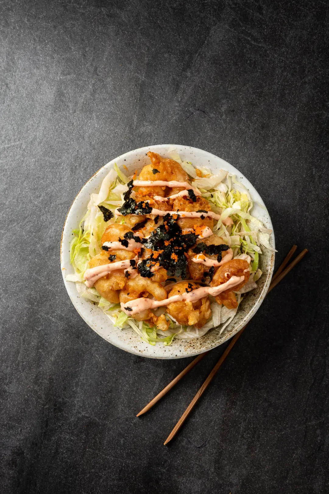 Karides tempura kasesi — Vibe Sushi İzmir Buca sushi fotoğraf çekimi, tepeden çekim | Mert Akdurak