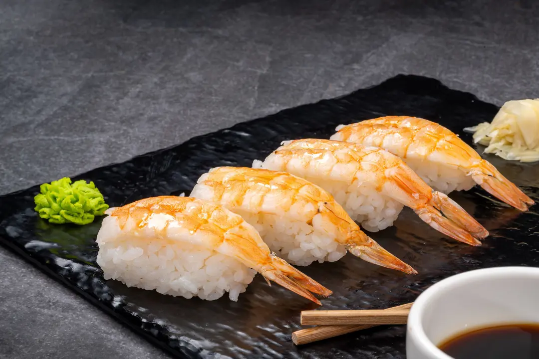 Karides nigiri — Vibe Sushi İzmir Buca sushi fotoğraf çekimi, açılı çekim | Mert Akdurak