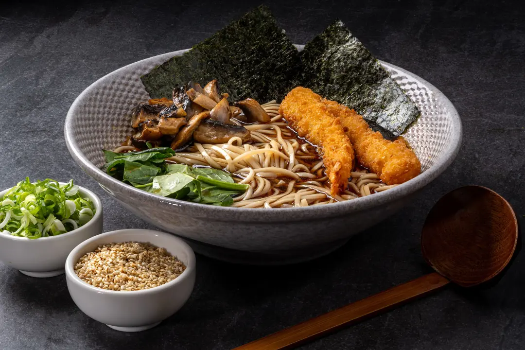 Karides Tempura Ramen — Vibe Sushi İzmir Buca sushi fotoğraf çekimi, açılı çekim | Mert Akdurak