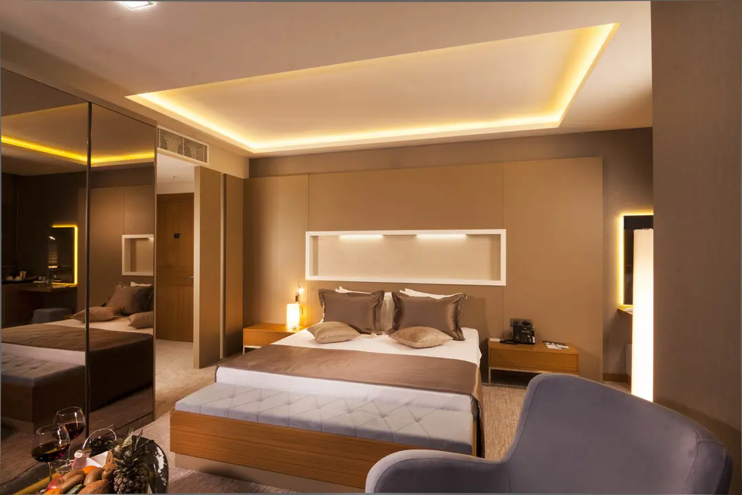 Mimari Fotoğraf Çekimi İzmir — Elara Hotel Doğal Işık Kullanımı — mertakdurak.com