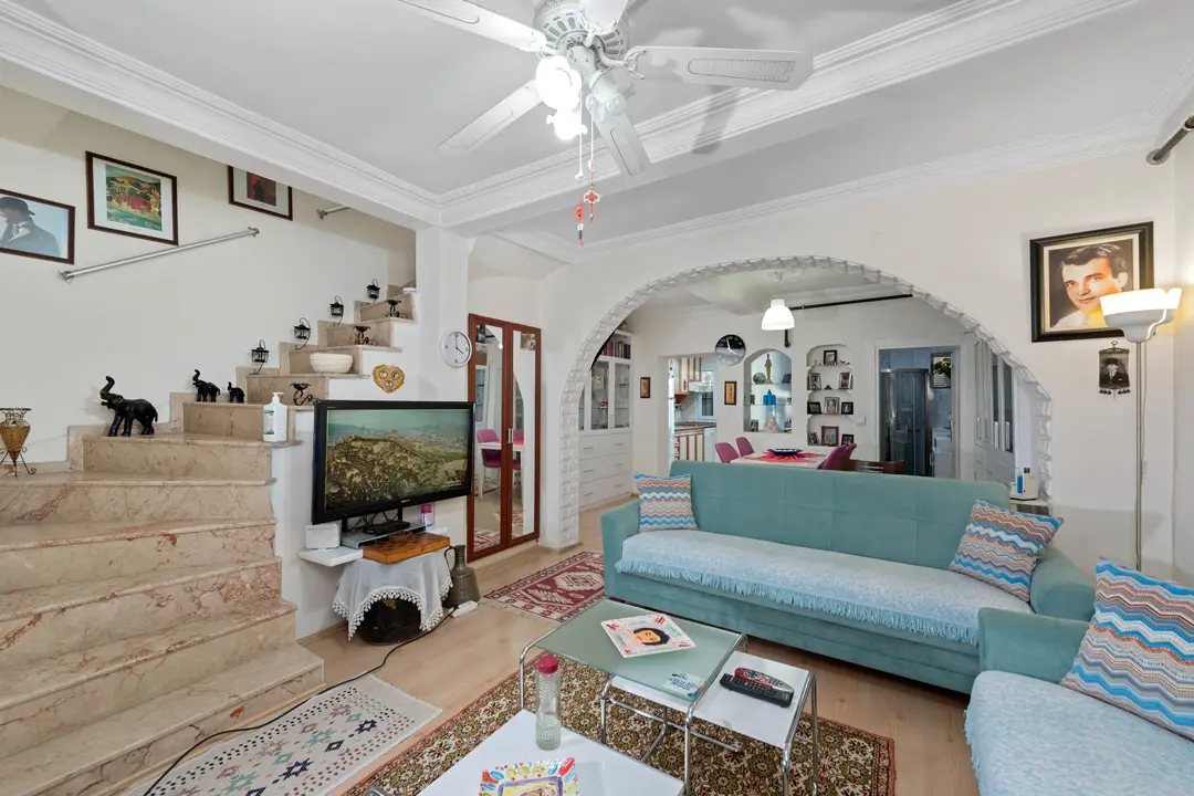 Mimari Fotoğraf Çekimi İzmir — Mahmush Airbnb Kemer Detayı — mertakdurak.com