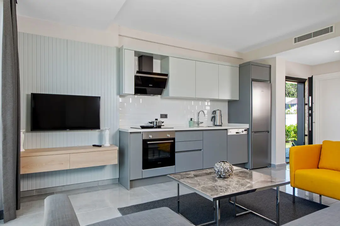 Mimari Fotoğraf Çekimi İzmir — Kadagan Suites Modern Bina Cephesi — mertakdurak.com — 25
