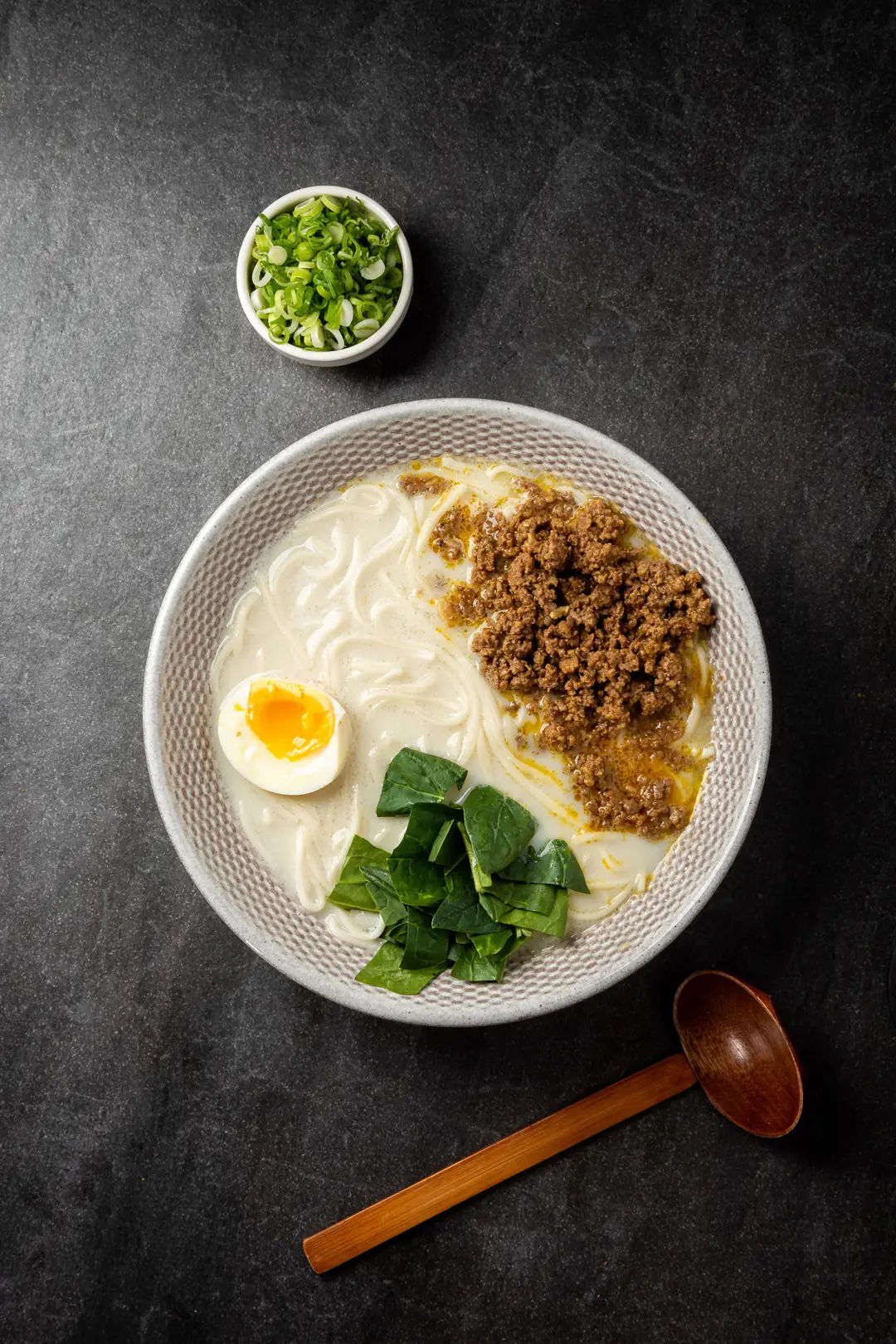 Kıymalı Ramen — Vibe Sushi İzmir Buca sushi fotoğraf çekimi, tepeden çekim | Mert Akdurak
