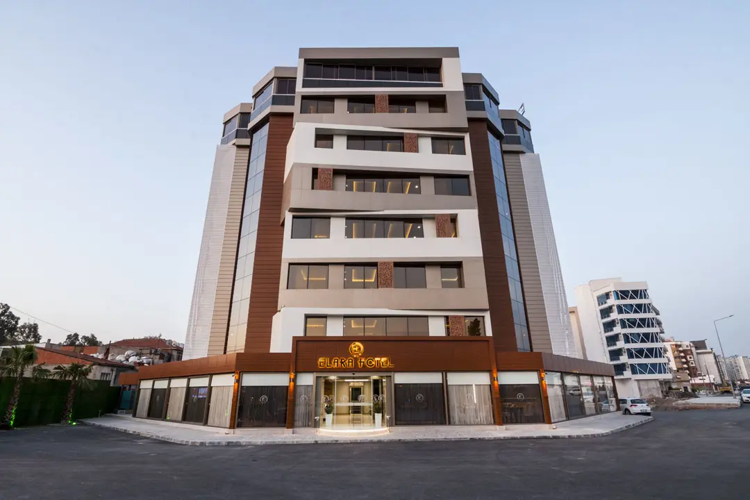 Mimari Fotoğraf Çekimi İzmir — Elara Hotel Dış Cephe Aydınlatması — mertakdurak.com