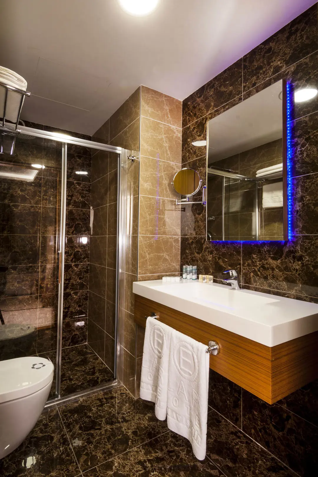 Mimari Fotoğraf Çekimi İzmir — Elara Hotel Dış Cephe Aydınlatması — mertakdurak.com — 18