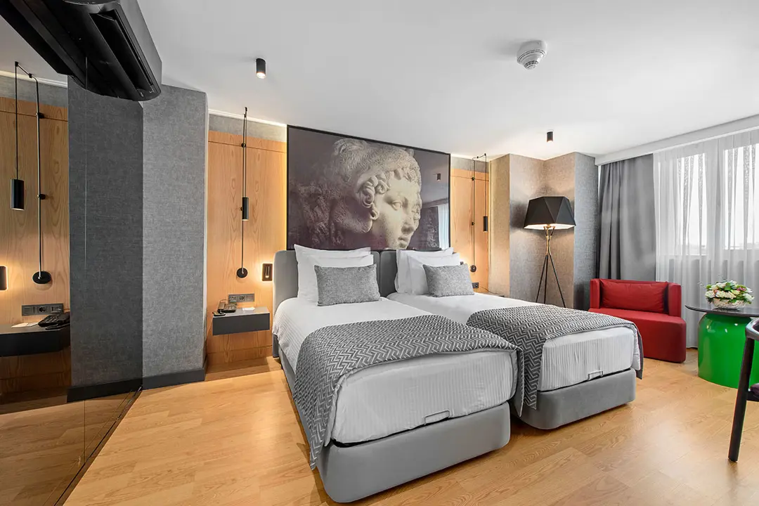 Mimari Fotoğraf Çekimi İzmir — İBOS Hotel Aydınlatma ve Atmosfer — mertakdurak.com