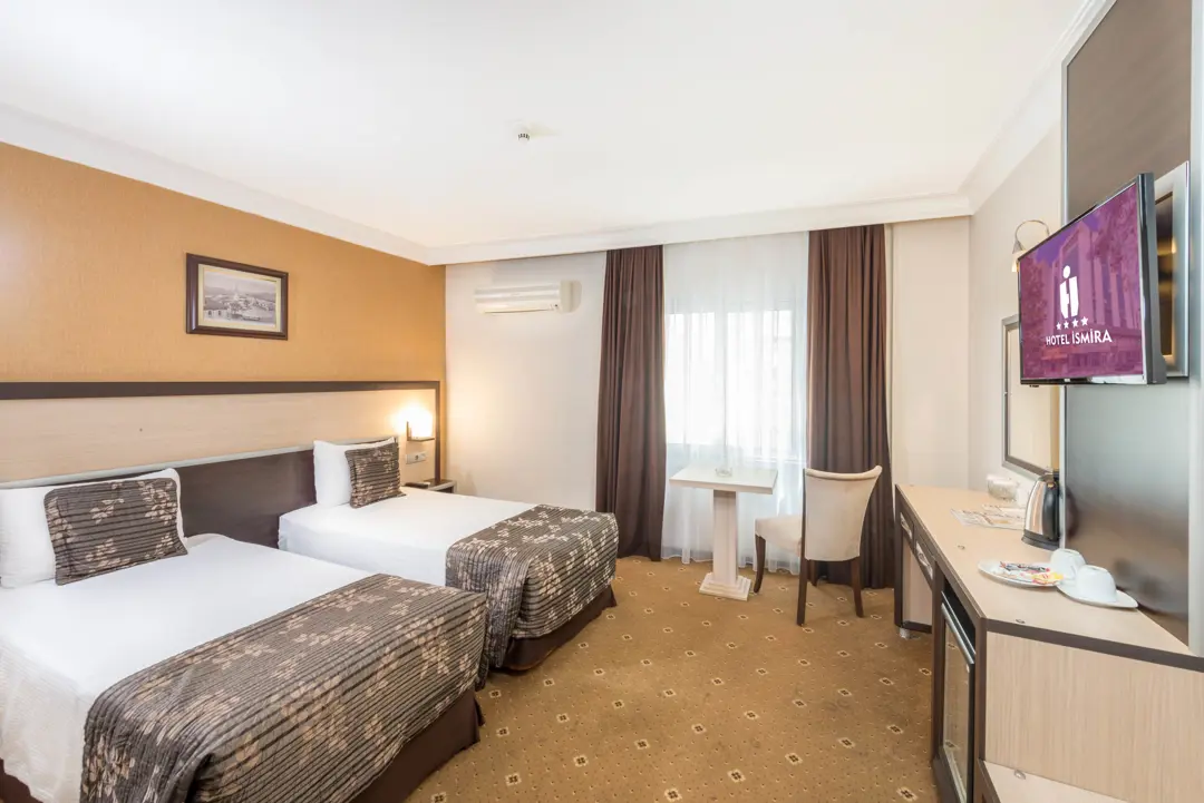 Mimari Fotoğraf Çekimi İzmir — Hotel İsmira Detaylı Cephe Çekimi — mertakdurak.com