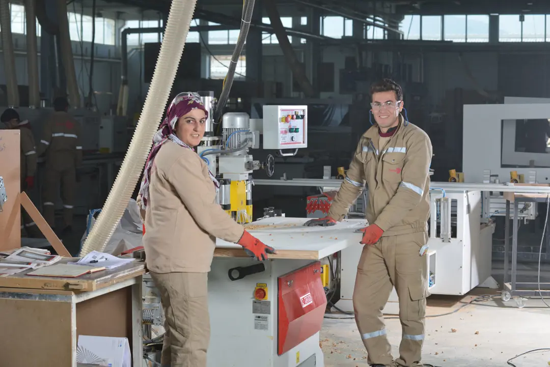 Fabrika Fotoğraf Çekimi İzmir — Ferra Kapı Montaj Detayı — mertakdurak.com — 12