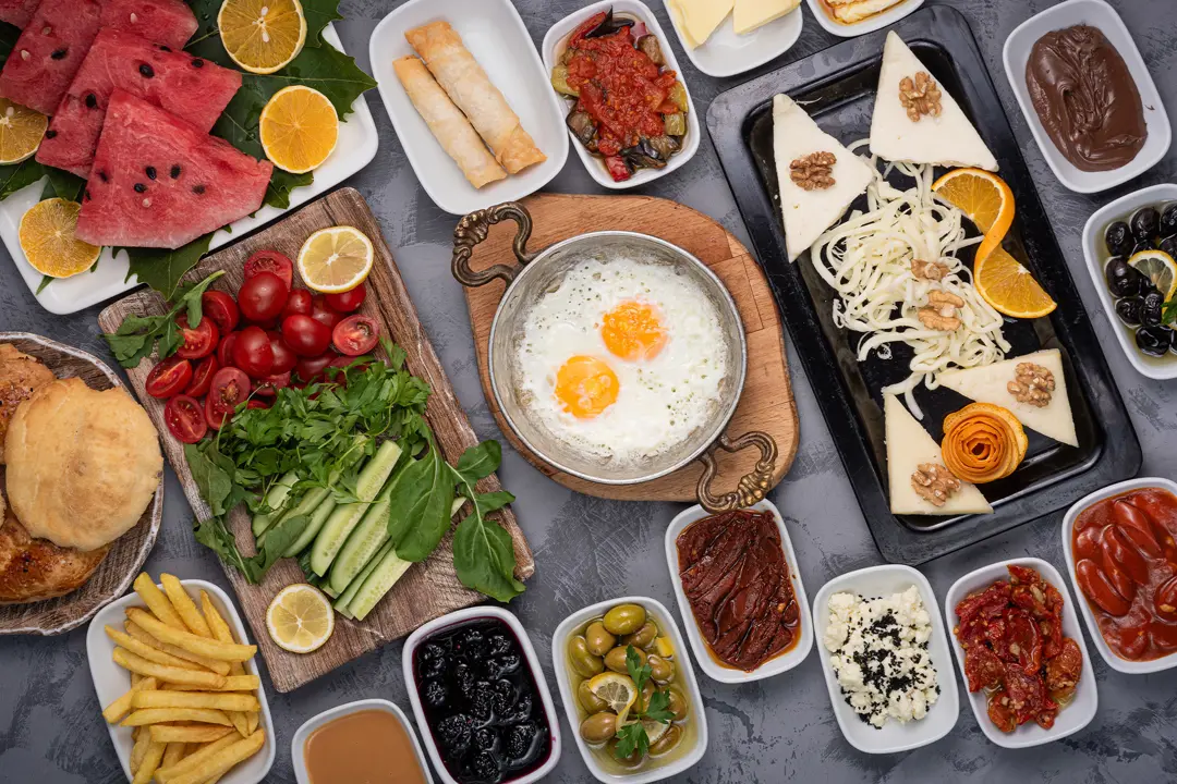 Gıda Fotoğraf Çekimi İzmir — Seyirtepe Restaurant Ahşap Zemin — mertakdurak.com
