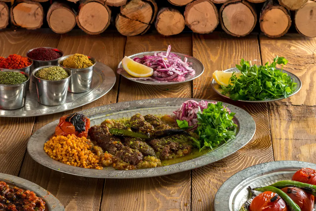 Gıda Fotoğraf Çekimi İzmir — Antepli Ramazan Usta Tek Nokta Işık — mertakdurak.com