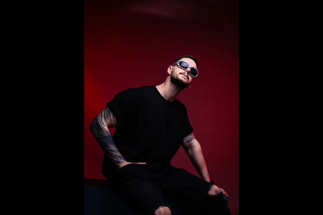 Profesyonel Portre Çekimi İzmir — DJ Astral Tek Nokta Işıklandırma — mertakdurak.com — 16