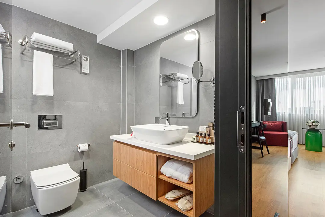 Mimari Fotoğraf Çekimi İzmir — İBOS Hotel Ayna Yansımaları — mertakdurak.com — 24