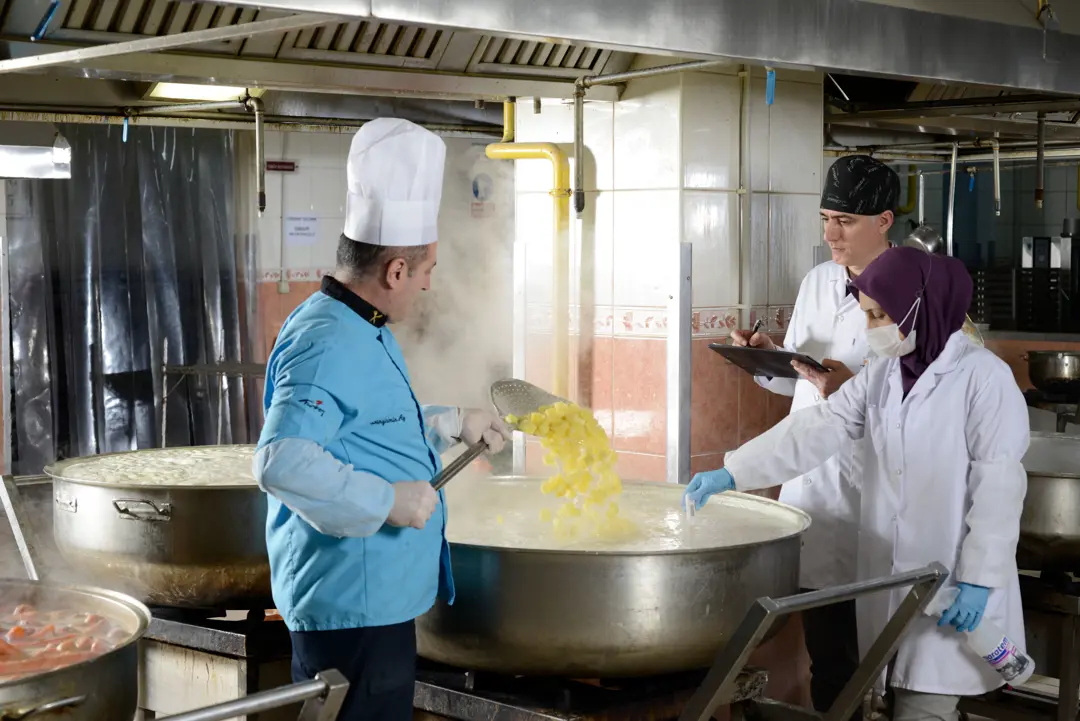 Fabrika Fotoğraf Çekimi İzmir — Pırlanta Yemek Hijyenik Ortam — mertakdurak.com
