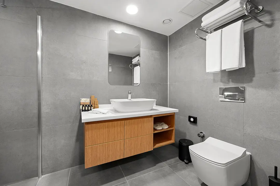 Mimari Fotoğraf Çekimi İzmir — İBOS Hotel Ayna Yansımaları — mertakdurak.com — 27