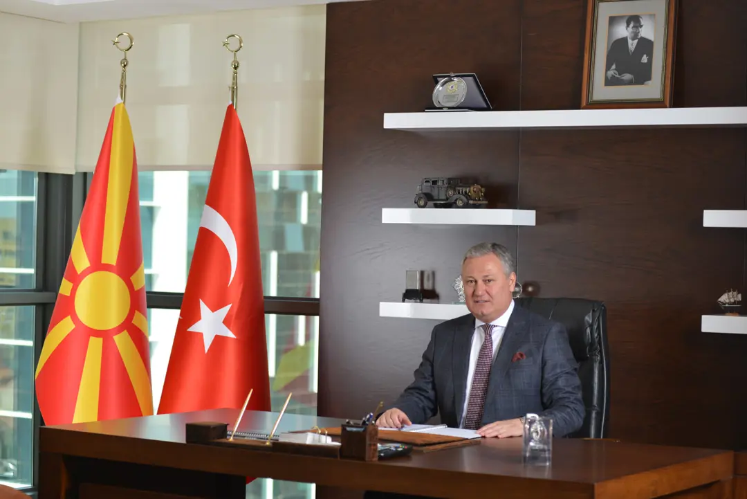 Fabrika Fotoğraf Çekimi İzmir — Dönertaş İnşaat Kurumsal Portre Detayı — mertakdurak.com