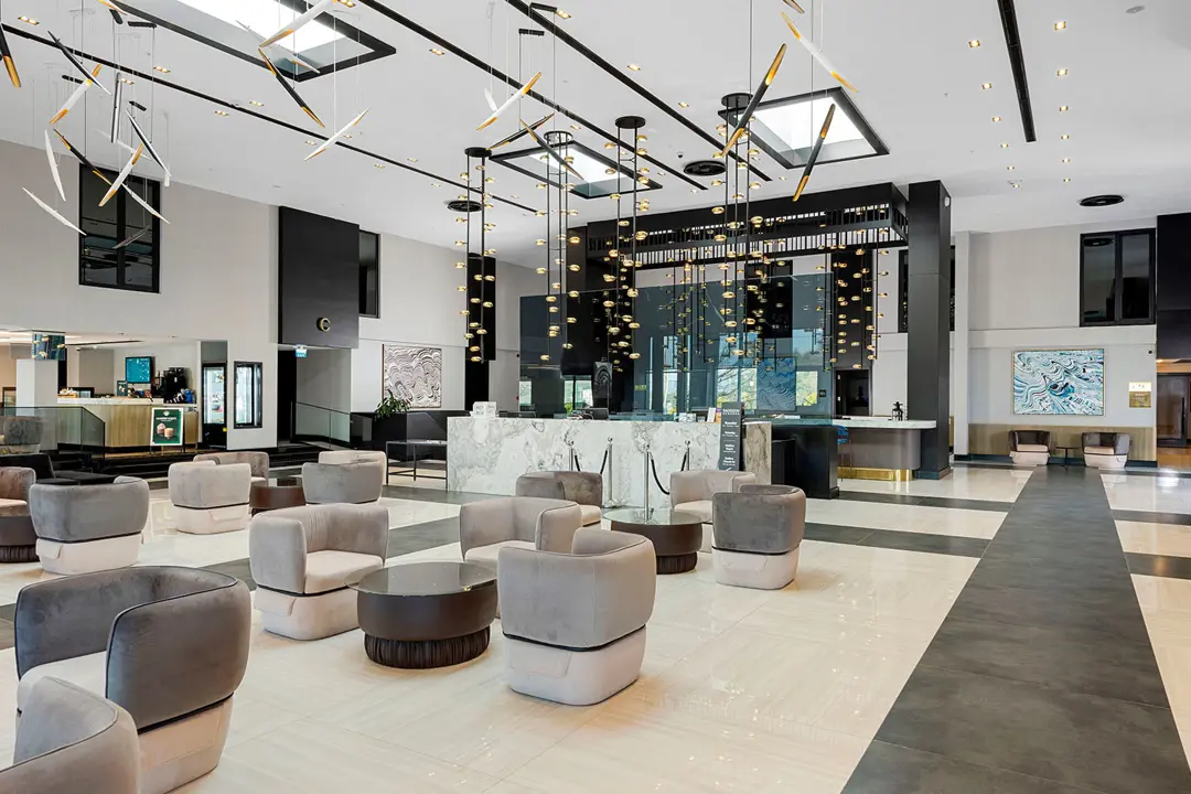 Mimari Fotoğraf Çekimi İzmir — Radisson Otel Lobi Aydınlatması — mertakdurak.com