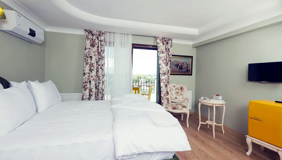 Mimari Fotoğraf Çekimi İzmir — Belizi-Köyce Hotel Kompozisyon ve Derinlik — mertakdurak.com