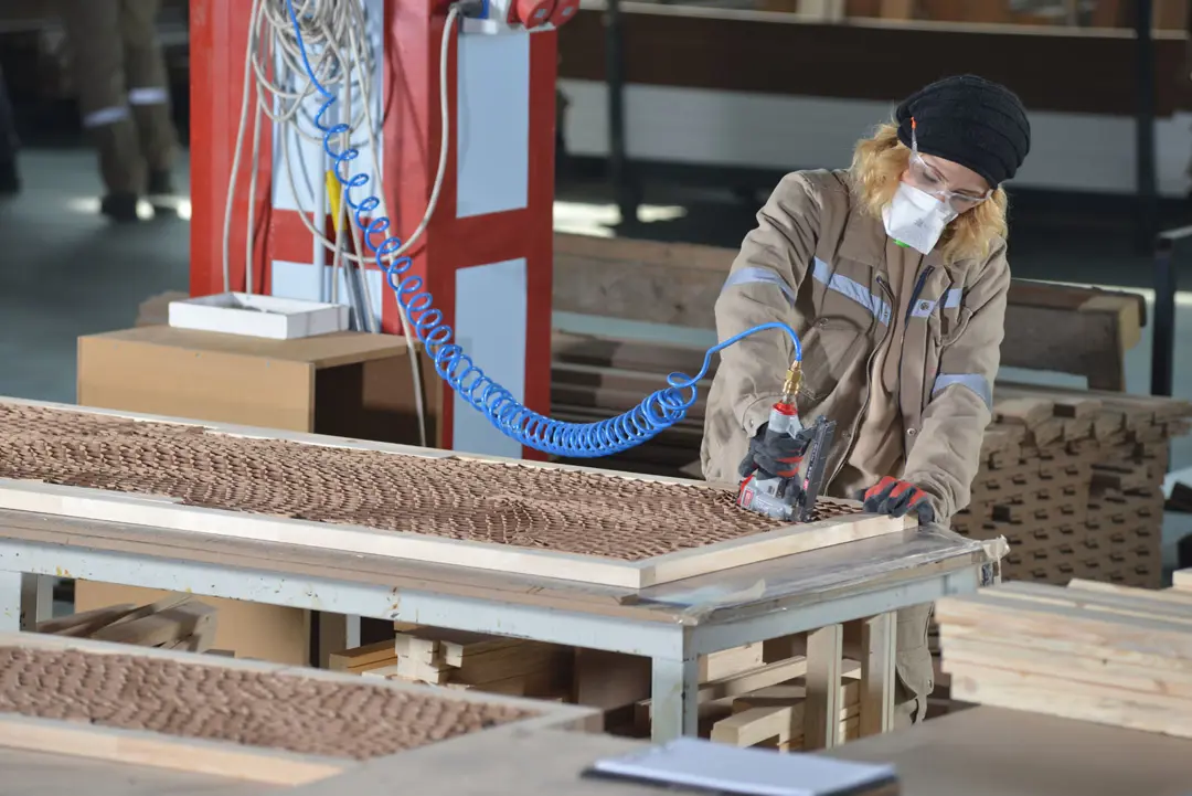 Fabrika Fotoğraf Çekimi İzmir — Ferra Kapı Montaj Detayı — mertakdurak.com — 13