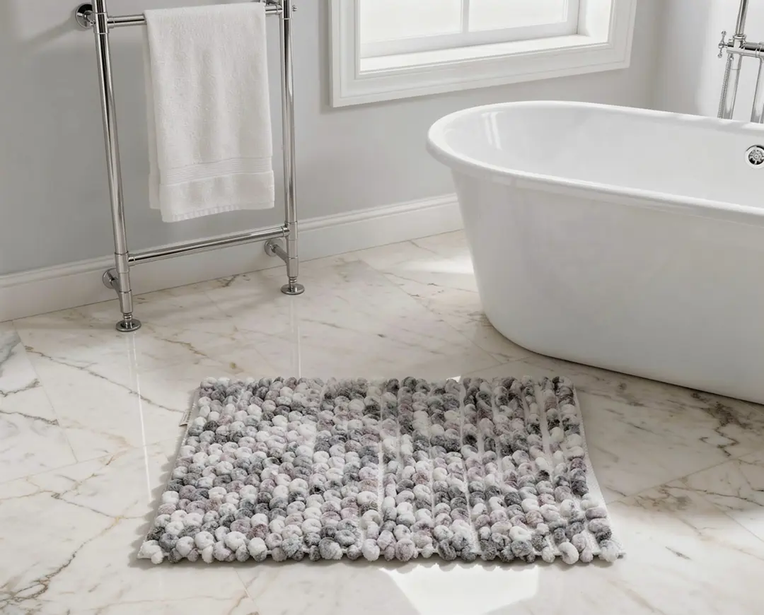 Enmore Tekstil gri mermer desenli pom-pom pamuklu paspas, Adobe Firefly Flux lüks banyo sahnesi ikinci görsel — Nikon Z 7II 43MP kaynak