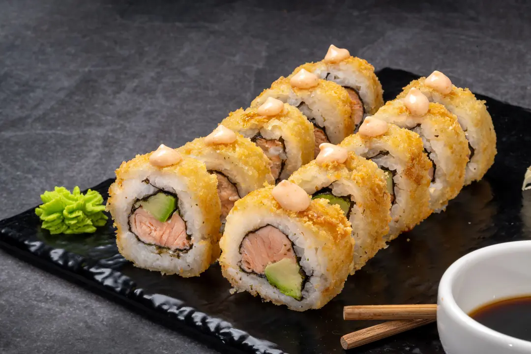 Çıtır Somon Roll — Vibe Sushi İzmir Buca sushi fotoğraf çekimi, açılı çekim (1) | Mert Akdurak