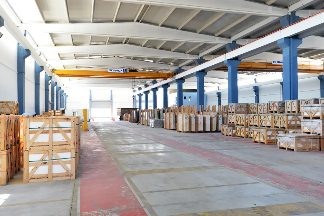 Fabrika Fotoğraf Çekimi İzmir — TLG Marble Kurumsal Kimlik Vurgusu — mertakdurak.com